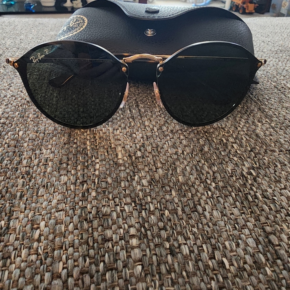 Ray Ban Round Black Lens Arista Gold Frame Sunglasses